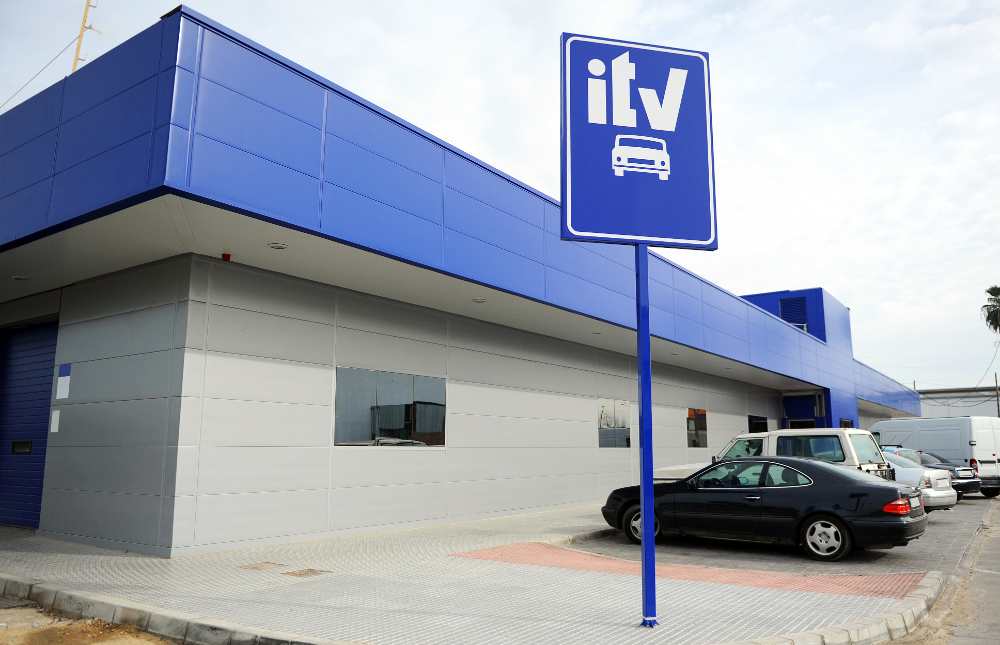 La ITV es una inspección que deben pasar los vehículos cada cierto tiempo y es muy importante tenerla al día. ¿Qué consecuencias puede acarrear llevarla caducada?