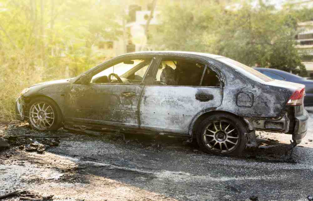 El disgusto de llegar a por el coche y ver un amasijo de hierros ennegrecido puede ser mayúsculo. ¿Cuál es el papel de tu seguro?