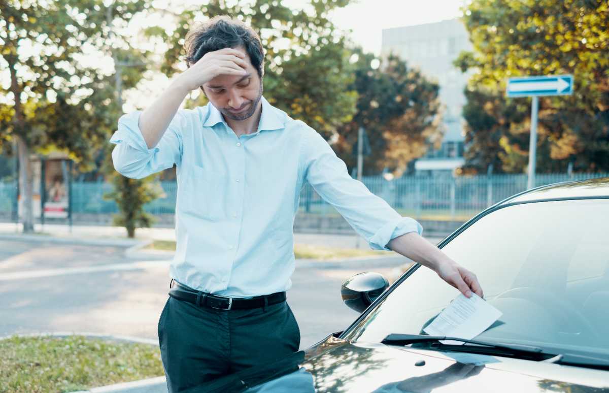 Por si no lo sabías, la cobertura de defensa de multas suele estar habitualmente incluida en los seguros de coche.