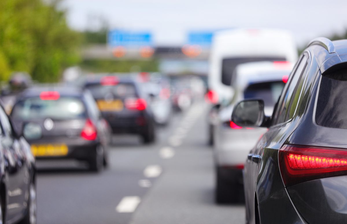 ¿Sabes quién puede circular por el carril VAO? ¿Cúando puede utilizarse? Te damos todos los detalles.