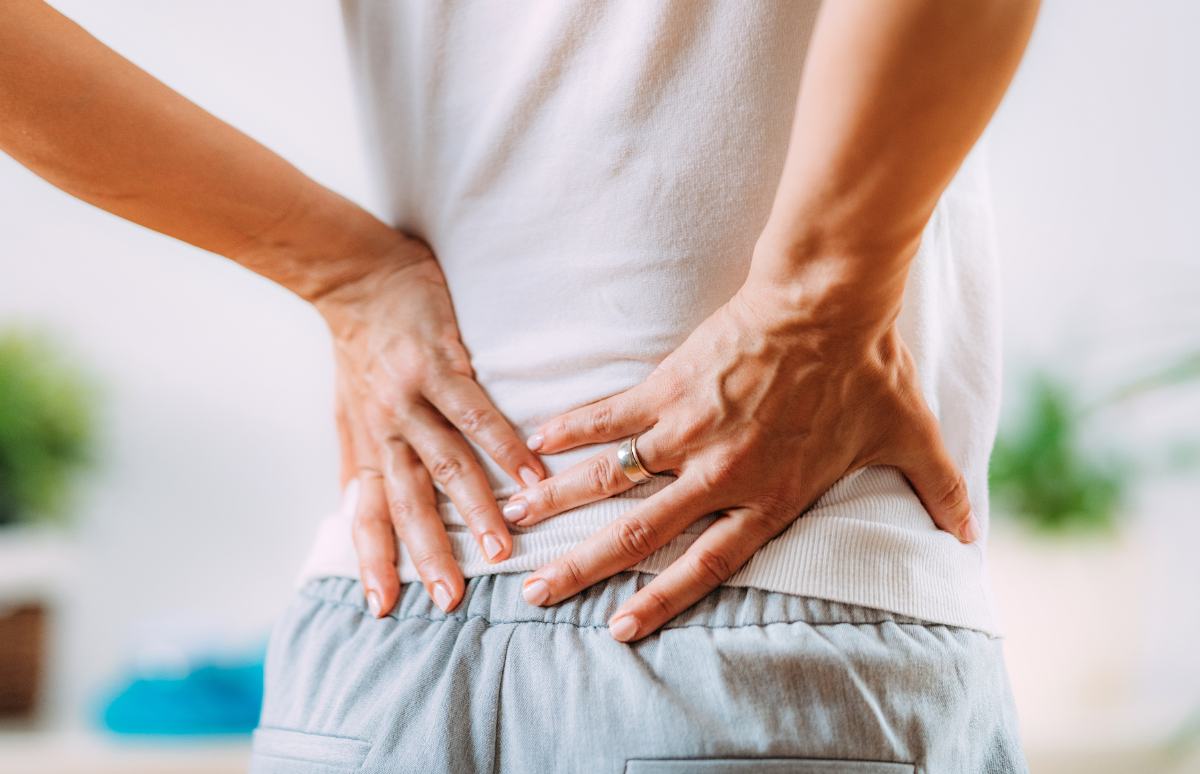 Si sufres de la molesta lumbalgia y tienes un seguro de salud, podrías estar mucho mejor. Descubre los detalles.