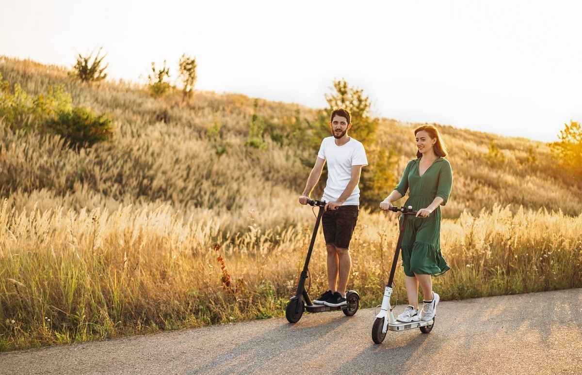 Tus desplazamientos con un patinete eléctrico te harán la vida más fácil, pero no olvides asegurarlo ya que puedes sufrir cualquier percance que acabe con tu vehículo... ¡no te la juegues!