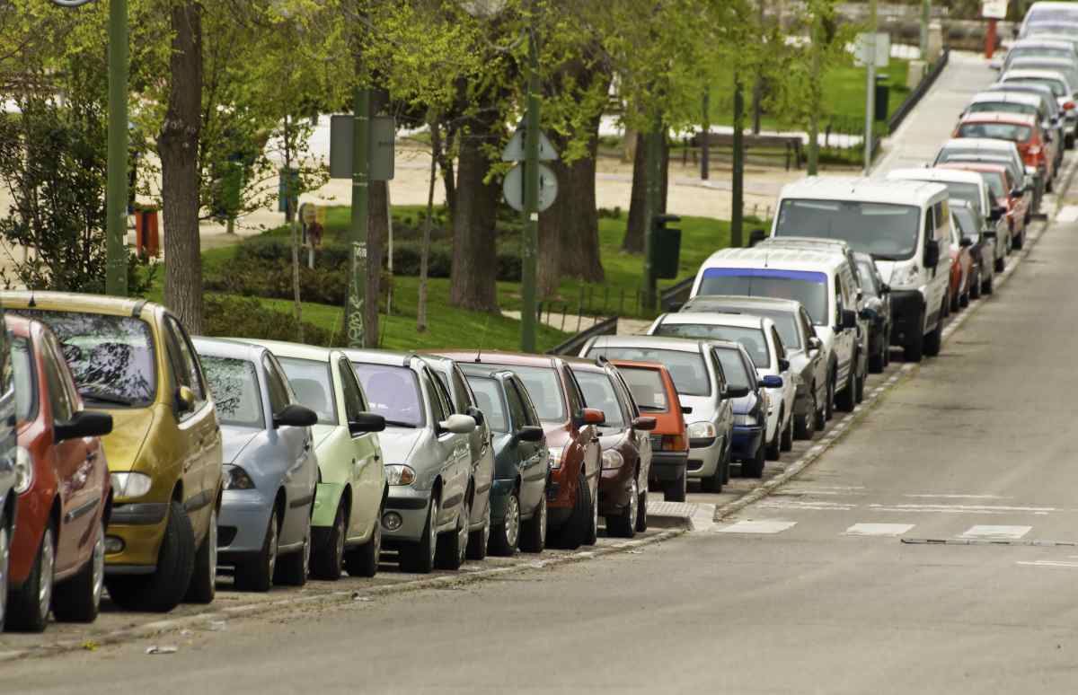 Si tienes un coche en la calle, no lo mueves desde hace tiempo (ni piensas hacerlo) y te planteas dejarlo sin seguro, averigua lo que puede pasar.