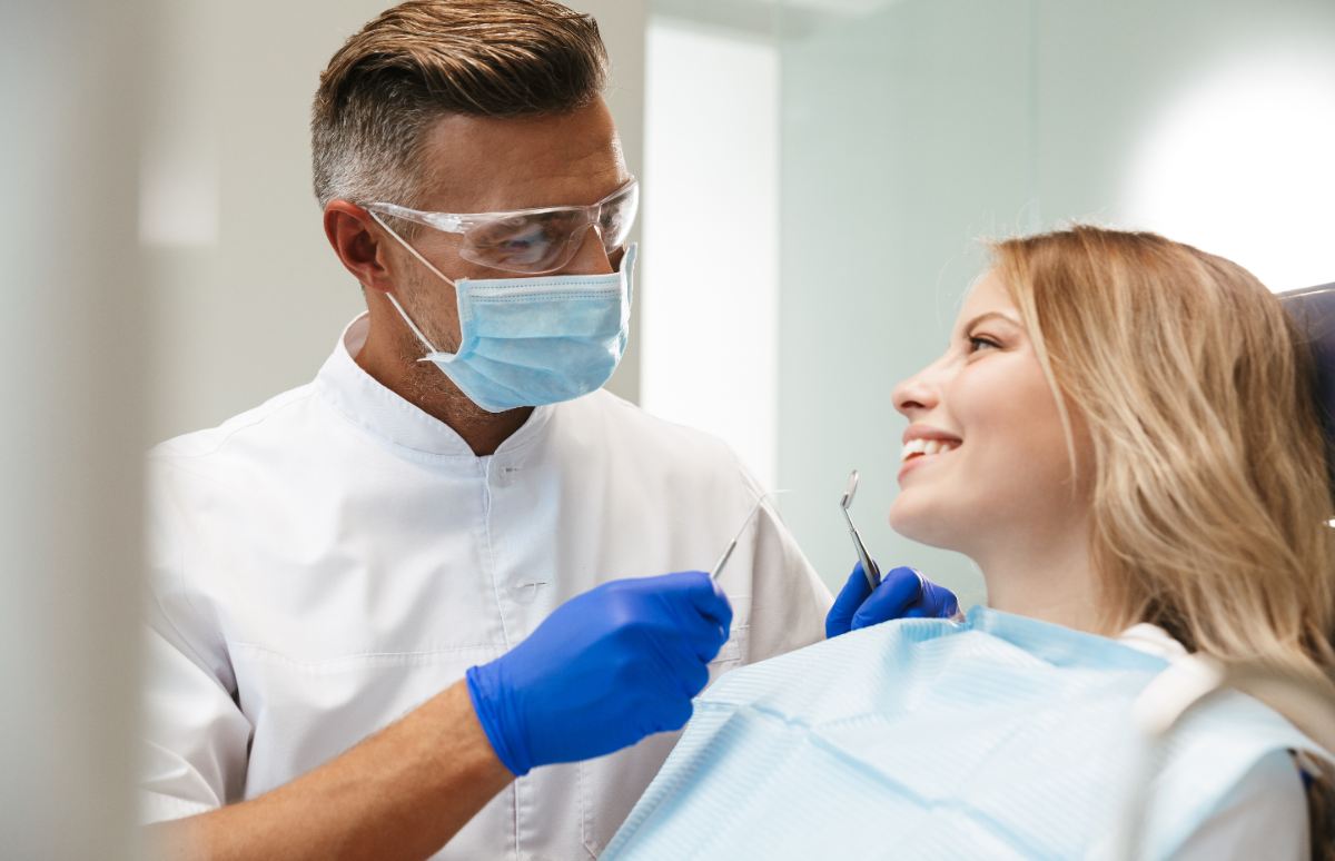 Todos sabemos que la ortodoncia obra maravillas, pero no es lo que se dice barata… ¿la cubrirá un seguro dental?