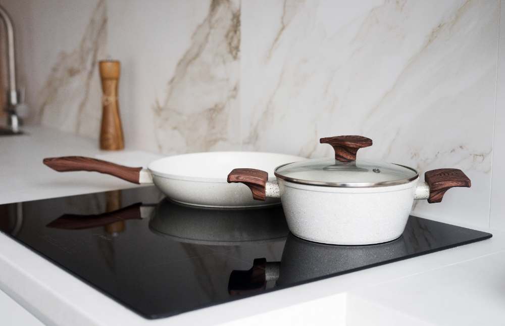 La vitro es un indispensable en las cocinas de nuestras casas, a no ser que seas de los que prefieren las cocinas de gas. Aunque son resistentes, pueden sufrir averías. ¿Hay seguros para ellas?