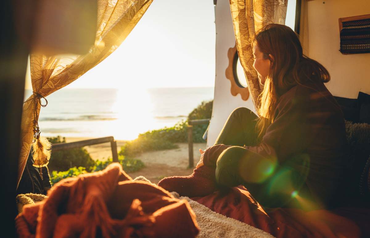 Si te gusta la aventura, tendrás un vehículo camperizado o estarás pensando en hacerlo con el tuyo. ¿Afectará a tu seguro de coche? Echa un vistazo.