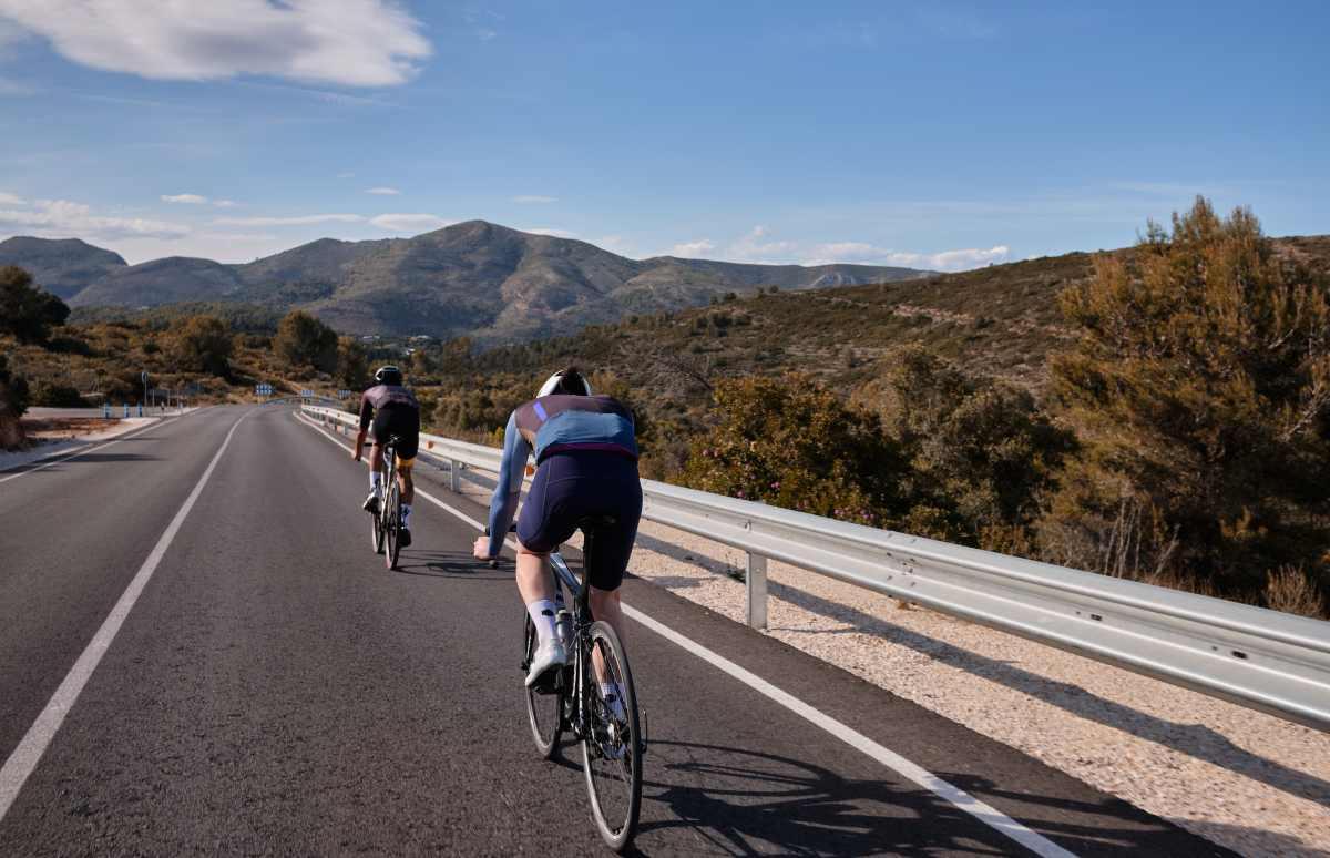 Hay unas normas que debemos seguir para adelantar correctamente a un ciclista cuando vamos circulando. ¿Conoces las últimas actualizaciones? Descúbrelas.