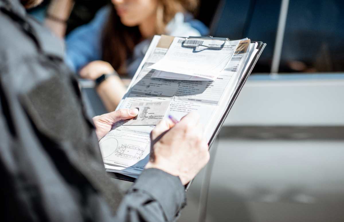 Con la llegada hace años del carnet por puntos tenemos que estar muy atentos a las sanciones que conlleven retirada de los mismos. Averigua cómo puedes saber cuántos tienes.